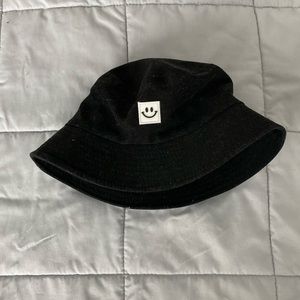 Smiley black bucket hat